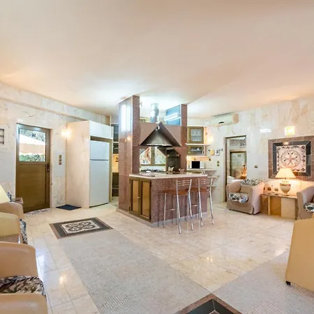 Paco's Luxury House 16 Villa *